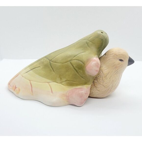 Vintage Hand Crafted Silvestri Bird with Acorn & Leaf Salt and Pepper Shakers - Picture 3 of 9